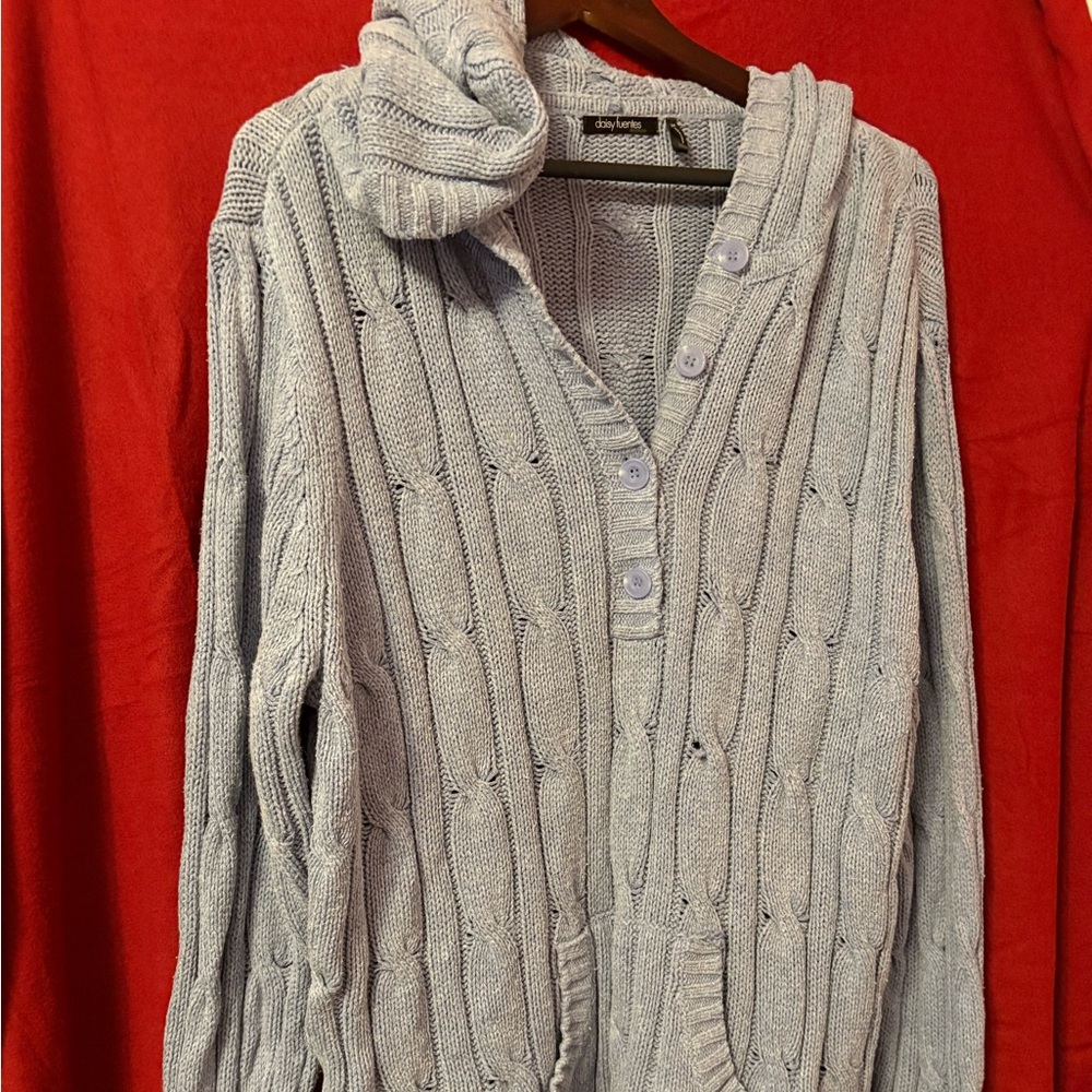 Daisy Fuentes 3X sweater with a hood.
